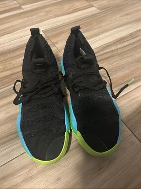 Trae Young Men's Basketball Shoes